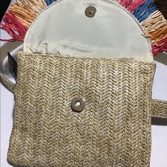 International Concepts Straw Fringe Belt Bag - Picture 4 of 6